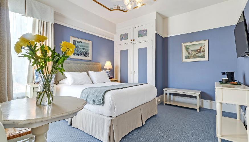 Cornell Hotel de France